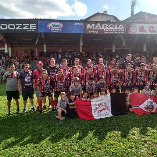 Cometa vence o Grêmio Tunense e segue líder no regional