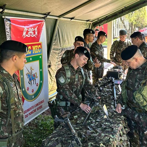 Comandante do Exército visita SMO para inspecionar o 14ºRCMec