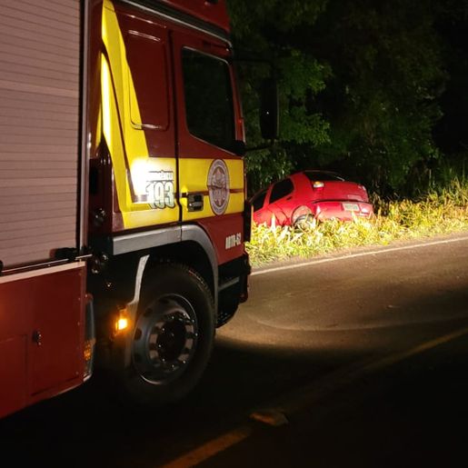 Carro sai da pista e motorista fica ferida em Guaraciaba