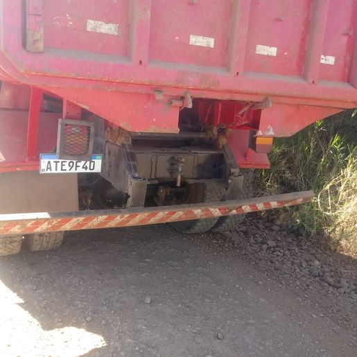 Motorista sofre ferimentos leves em colisão traseira