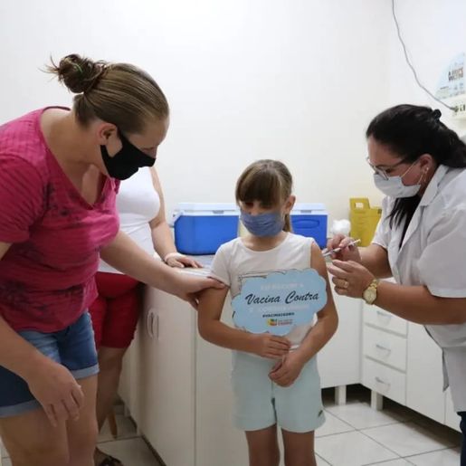 Saúde registra baixa procura pela vacina contra a Covid-19 para crianças