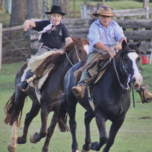 Provas de laço e oração da Ave Maria marcam Acampamento Farrapo em SMOeste
