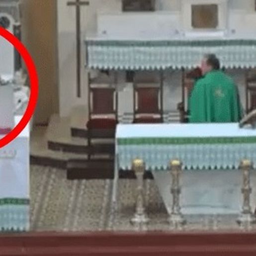 Homem entra em missa e ameaça padre com lança em Santa Catarina