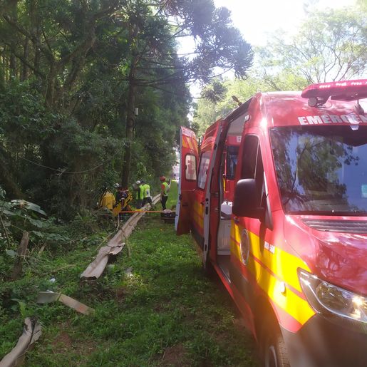 Saída de pista na SC-157 deixa dois idosos feridos