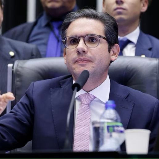 Com promessa de votar fim do foro e discutir anistia, oposição desobstrui plenário da Câmara