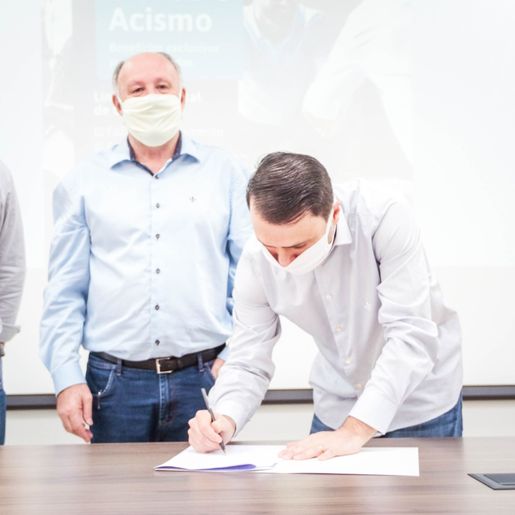 Acismo e Sicoob firmam parceria para fomento de negócios