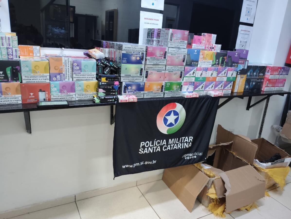 PM apreende cigarros eletrônicos e homem é preso por contrabando em Dionísio Cerqueira