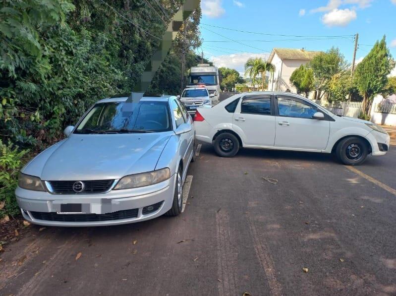 Motorista é preso por embriaguez ao colidir em veículo estacionado em SJCedro
