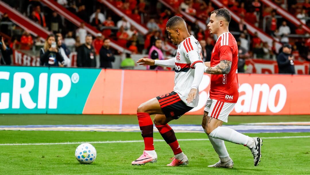 Internacional sai na frente, mas Flamengo busca empate no Beira-Rio