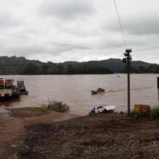 Rio Uruguai atinge 4 metros acima do nível normal