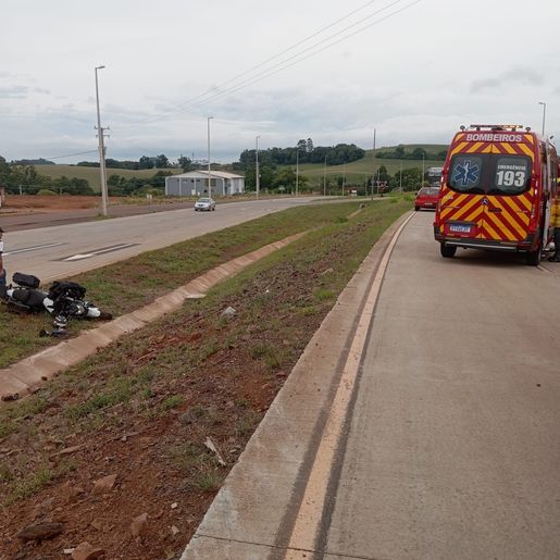 Colisão lateral entre carro e moto deixa dois feridos na BR 163, em São José do Cedro