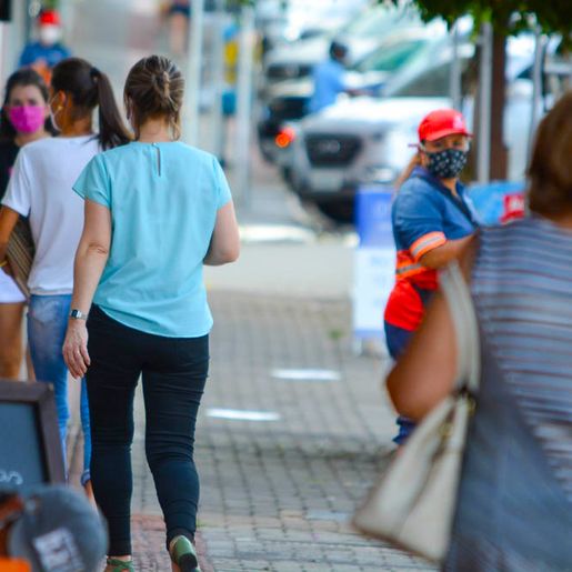 Santa Catarina libera uso de máscaras em ambientes abertos