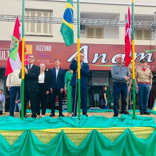 Itapiranga: Desfile de Sete de Setembro tem foco no civismo; fotos