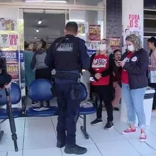 Justiça autoriza demissão e multa de R$ 200 mil por dia a grevistas