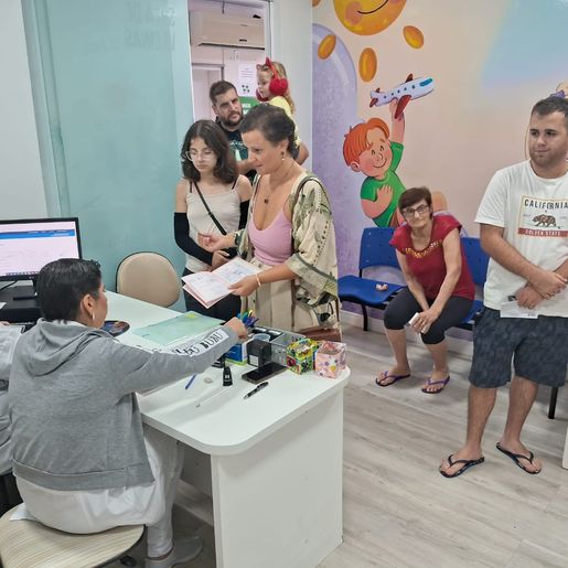 Sala de vacinas atenderá interessados em se imunizar contra a gripe até às 16h desse sábado