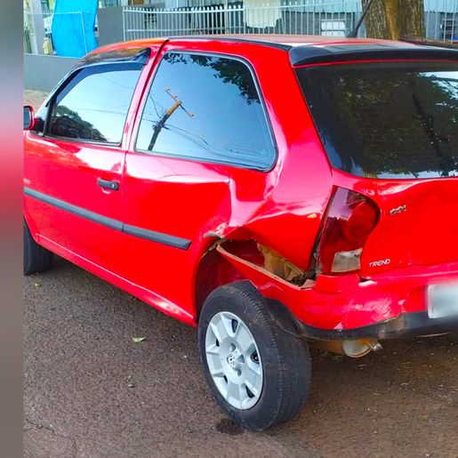 Motorista foge após colidir contra carro estacionado em São Miguel do Oeste