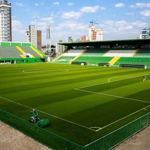 Chapecoense e Avai se enfrentam pelo Campeonato Catarinense