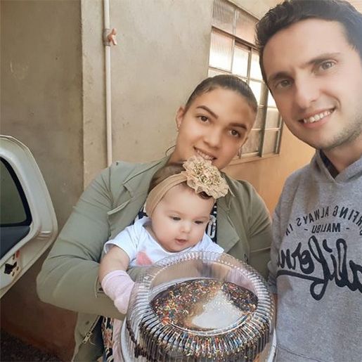 Em São Lourenço do Oeste, casal faz bolos para tratamento de saúde da filha