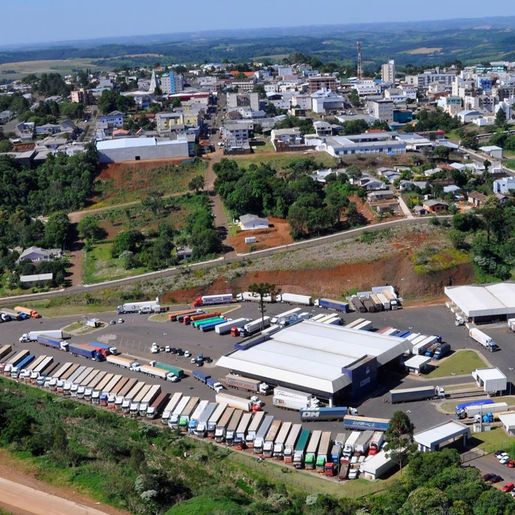 Aduana de Cargas registra queda na passagem de caminhões em outubro
