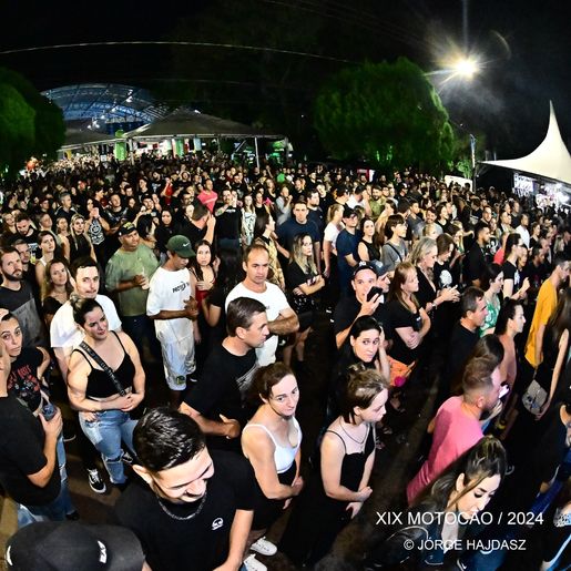 Apesar da chuva, Motocão reúne grande público no centro de SMO