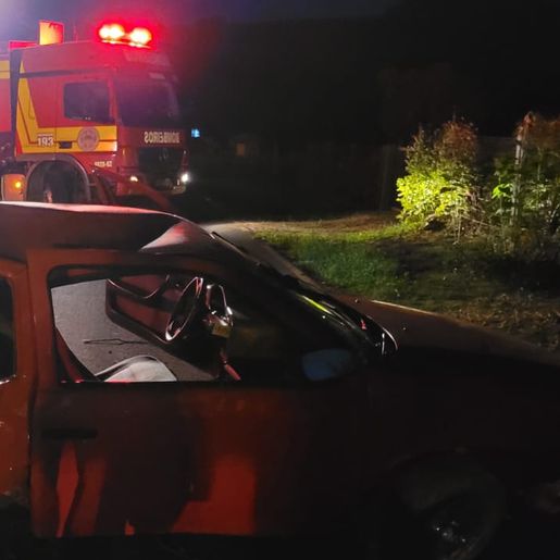 Homem é ejetado de veículo em capotamento no interior de Guaraciaba