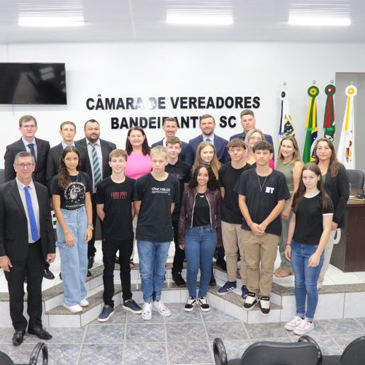 Jovens tomam posse na Câmara de Bandeirante e iniciam participação no Parlamento Jovem
