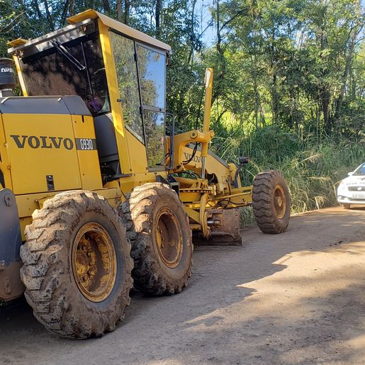 Recuperação da estrada beira rio segue em ritmo acelerado em Mondaí