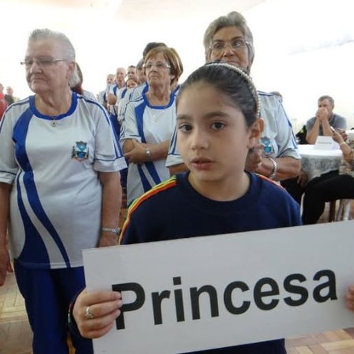 Idosos de Princesa participam dos jogos regionais da terceira idade da Ameosc em São José do Cedro