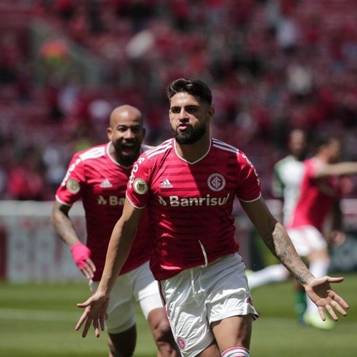 Na volta da torcida ao Beira-Rio, Inter goleia a Chape com show de Yuri Alberto