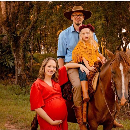 Gêmeo nasce empelicado em parto raro no Oeste; pais de Tunápolis comemoram