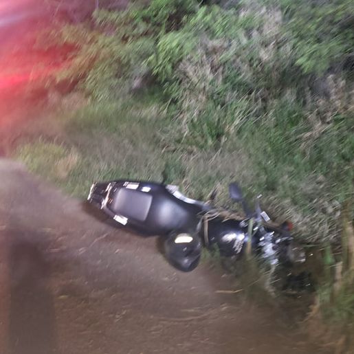 Homem sofre ferimentos em queda de motocicleta na BR 163