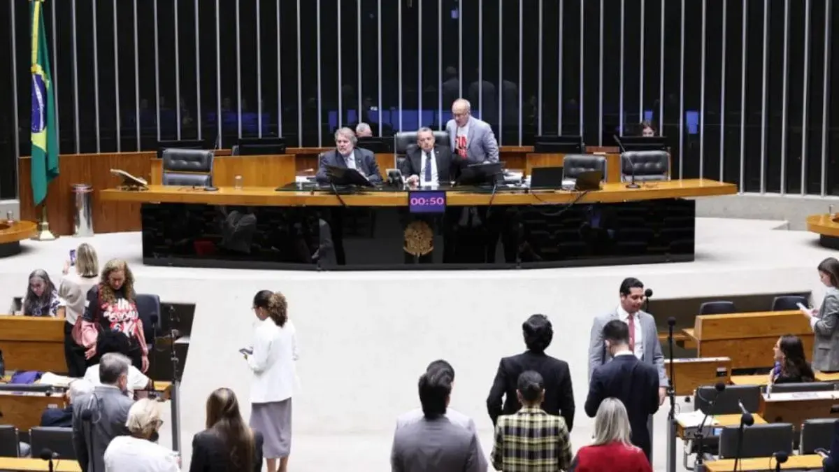 Câmara aprova fim da escala 6x1 e redução da jornada de trabalho para 40h semanais