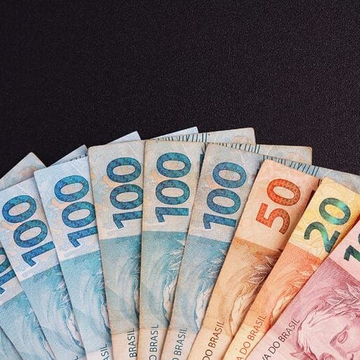 Mais de 170 mil servidores públicos receberão metade do 13º antecipado em SC