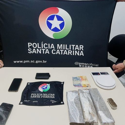 PM prende dois homens suspeitos de tráfico de drogas na região