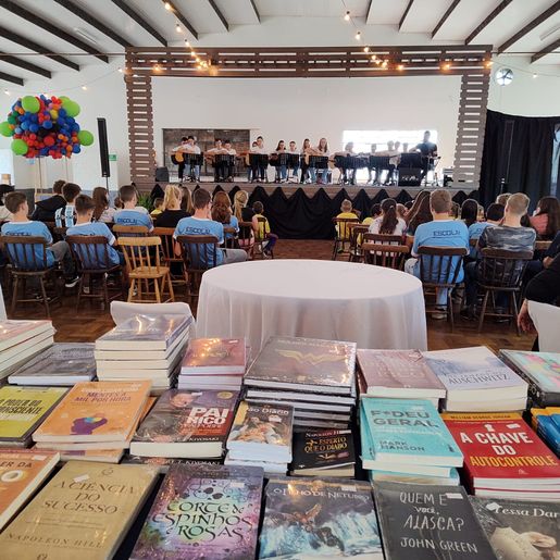 São João do Oeste realiza mais uma edição da Feira do Livro