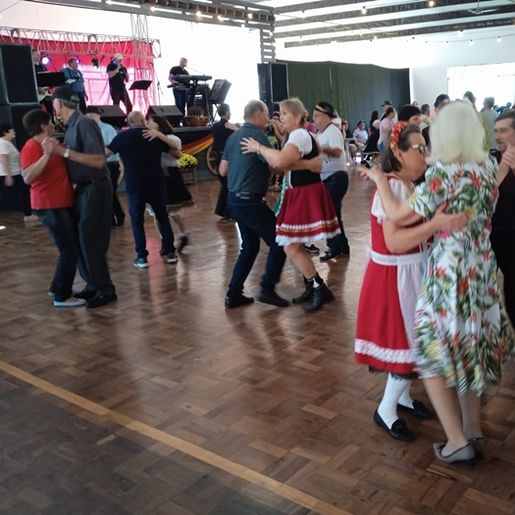 13ª Deutsche Woche: Baile da Terceira Idade é a principal atração do terceiro dia de festa