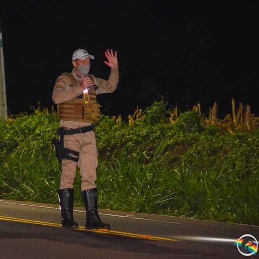 Condutor de caminhão de leite é preso por embriaguez na SC-163