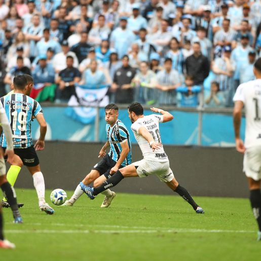 Mesmo com um a mais, Grêmio perde para o Corinthians na Arena