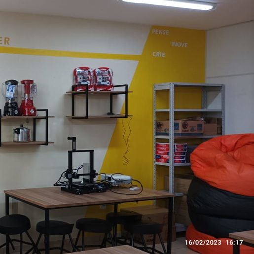 Espaço Maker amplia tecnologia e aulas práticas nas escolas