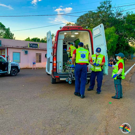 Homem causa confusão, ameaça frequentadores de bar e acaba agredido