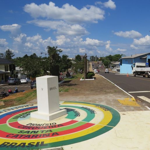 Brasil fecha fronteiras terrestres, mas libera cargas e ações humanitárias