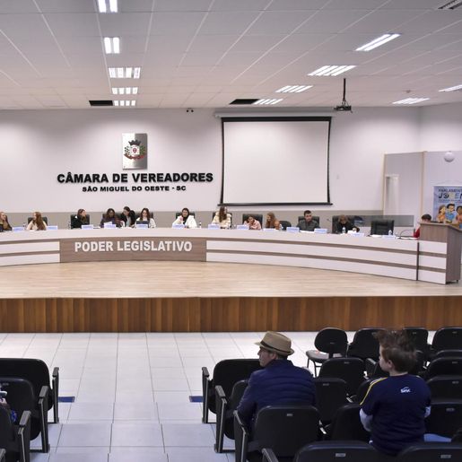 Com novas propostas, Parlamento Jovem dá início ao ano legislativo em São Miguel do Oeste