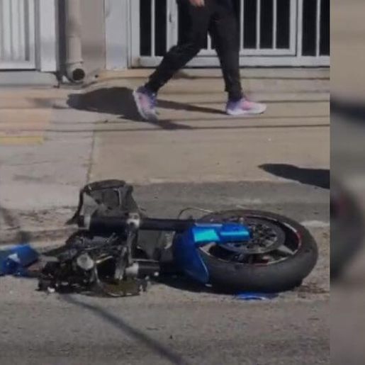 Acidente parte moto ao meio e mata homem em Blumenau; vídeo