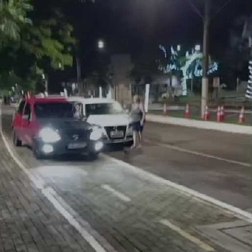 Polícia Civil apura caso de homem que subiu com carro em calçada em Itapiranga