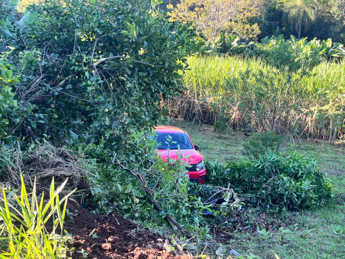 Saída de pista deixa motorista ferida na SC-492 entre SMO e Bandeirante