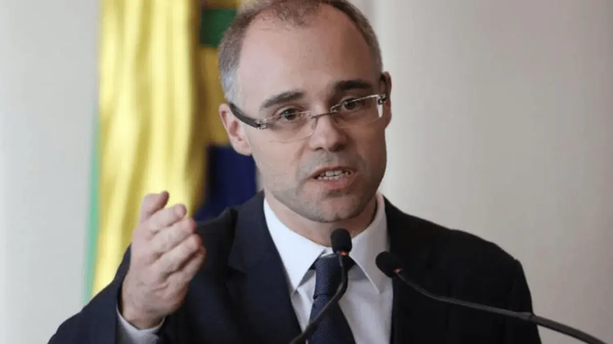 André Mendonça rejeita ação contra reajuste do Bolsa Família