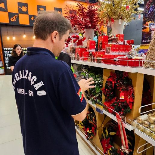 Operação Natal Seguro fiscaliza mais de mil produtos em SC