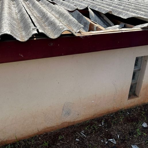 Ciclista fica ferido após se chocar contra parede de residência em SMOeste