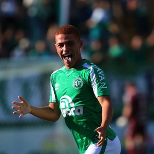 Chapecoense desencanta sobre o Joinville, vence a primeira no estadual