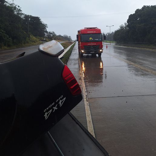 Capotamento deixa dois feridos na BR-163, em São José do Cedro